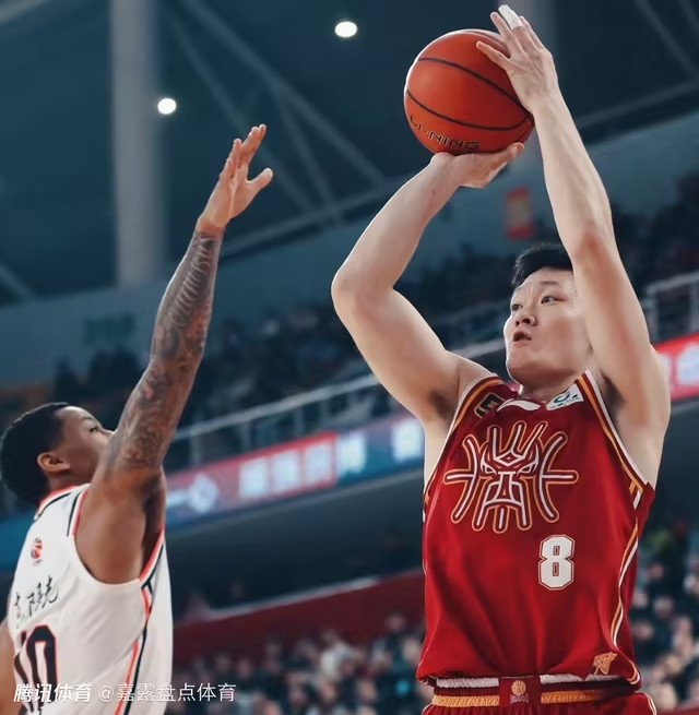 爱游戏官网-浓眉哥迎来七赛季出色发挥，独行侠观众热烈欢呼！比赛高潮迭起(浓眉加盟独行侠)