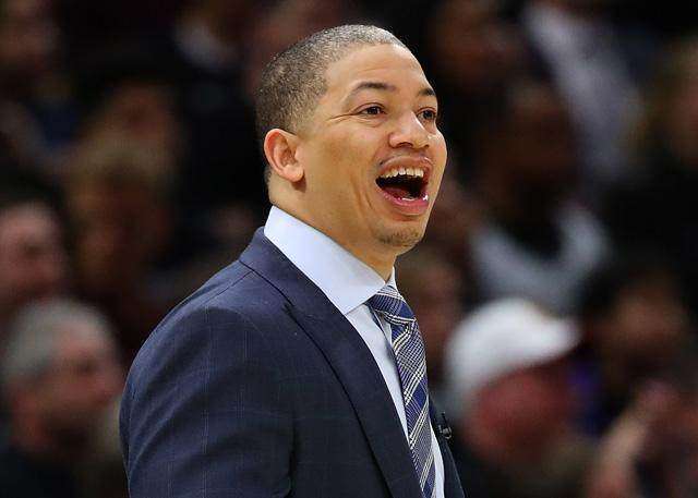 包含国际比赛日社区盾传出新动向，巴塞罗那更衣室发声，管理层表态——管理层满意，阵容厚度经受考验的词条