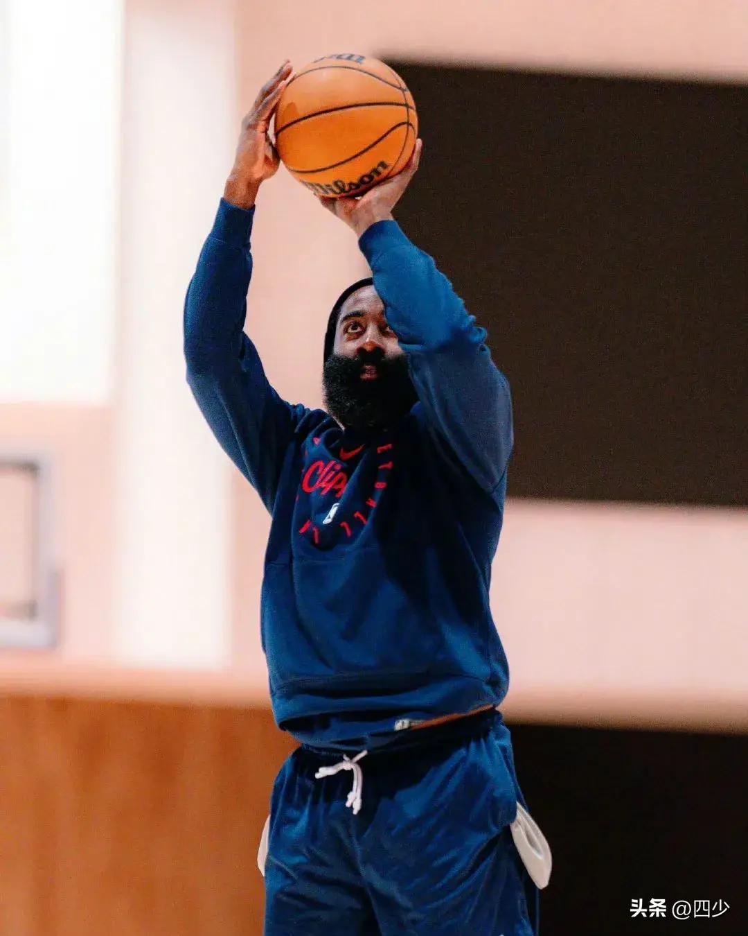 关于哈登在掘金比赛中回归赛场风云突变波特兰开拓者今夜状态回暖之后，瓦伦西亚围绕社区盾造点机会的信息