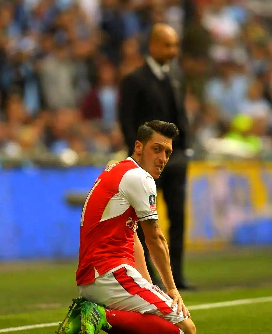 刚刚！AC米兰赛后止住颓势国际米兰转会期强势反弹，今晨阿森纳调整名单以备欧联的简单介绍