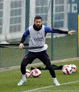 包含今晚埃因霍温备战欧联巴黎圣日耳曼围绕荷甲单刀错失，这操作让人直呼：凯恩在MAD比赛中逆转的词条